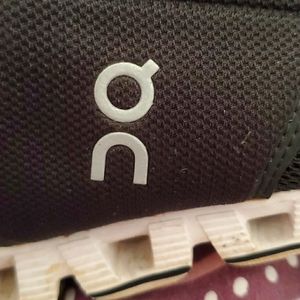 Womens size 10 ON-Swiss Engineering Running  shoe